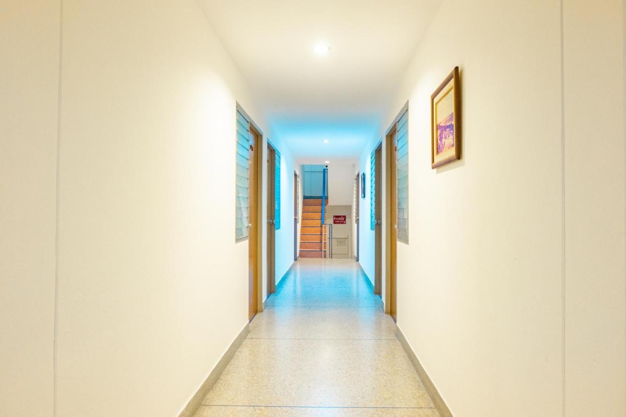 Thasanee Guesthouse Hua Hin Bagian luar foto